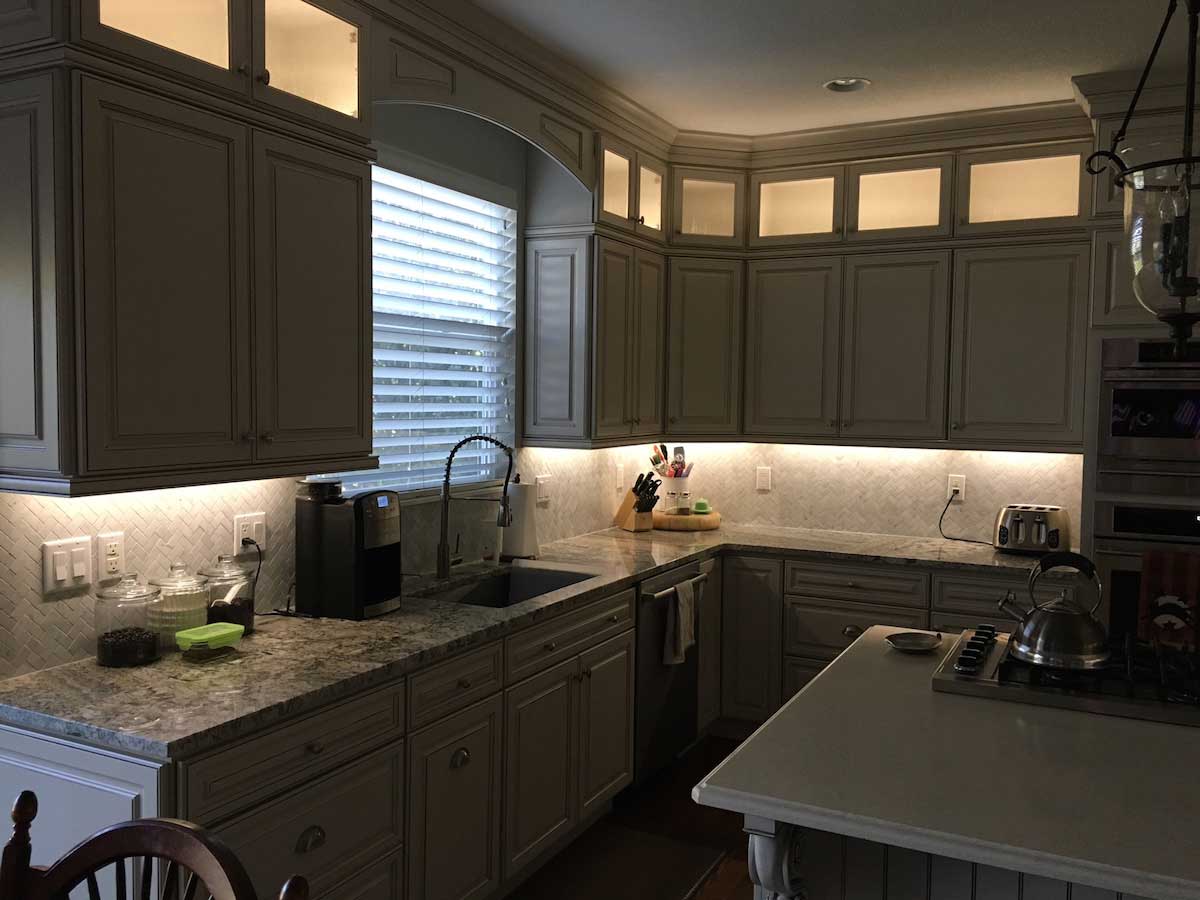 Kitchen cupboard lights. kitchen tile under kitchen cabinet ...